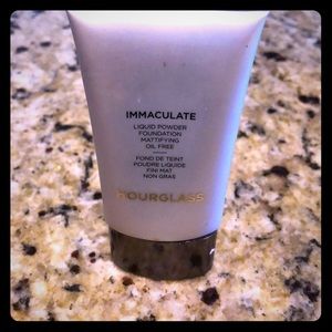 Hourglass Liquid Powder Foundation (nude)